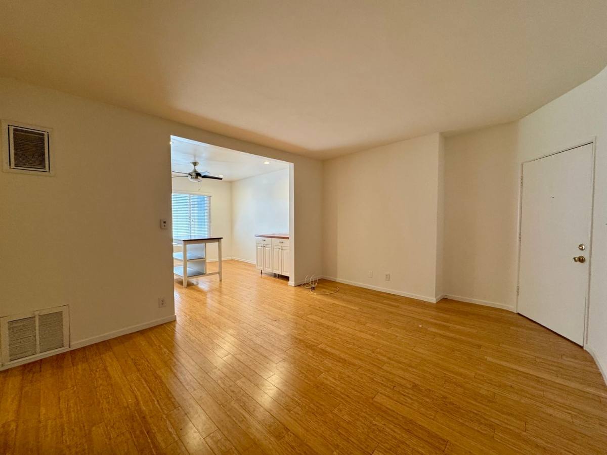 Apartment for rent at 127 Vista Place, Venice, CA 90291