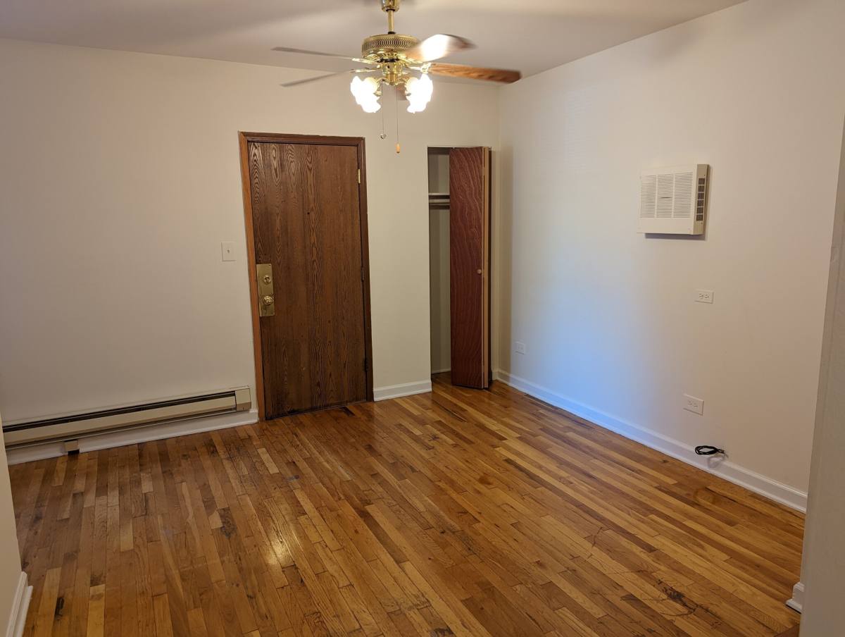 Apartment for rent at 815 W Cornelia, Chicago, IL 60657
