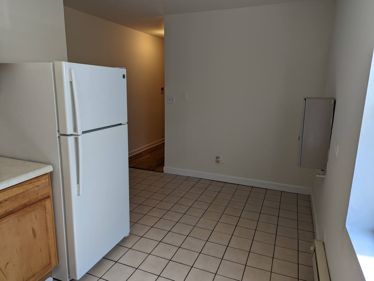 Apartment for rent at 815 W Cornelia, Chicago, IL 60657