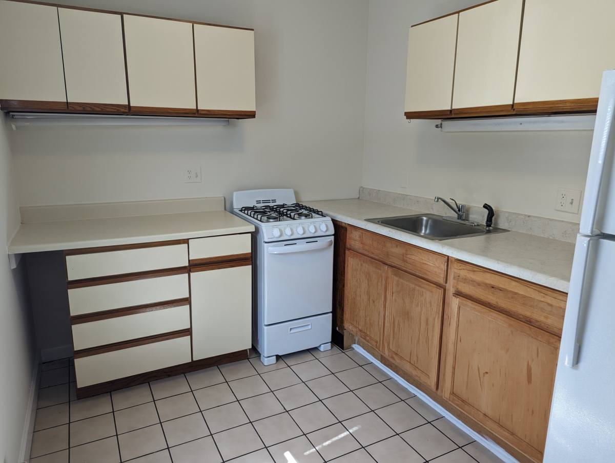 Apartment for rent at 815 W Cornelia, Chicago, IL 60657