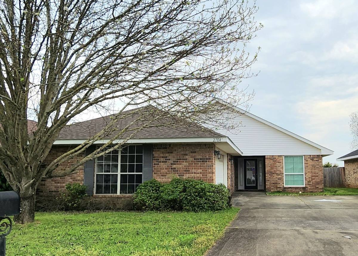 House for rent at 2704 Hampton Park Circle, Foley, AL 36535