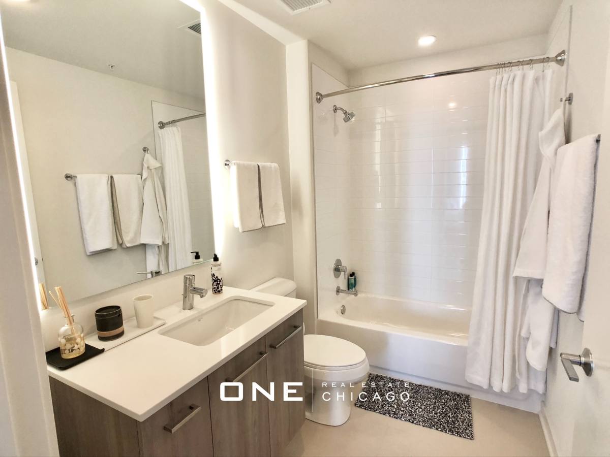 Apartment for rent at 724 W Couch, Chicago, IL 60661