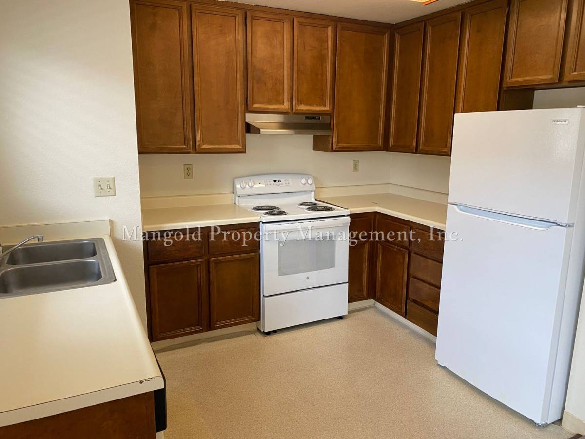 Apartment for rent at 2175 Perez St, Salinas, CA 93906