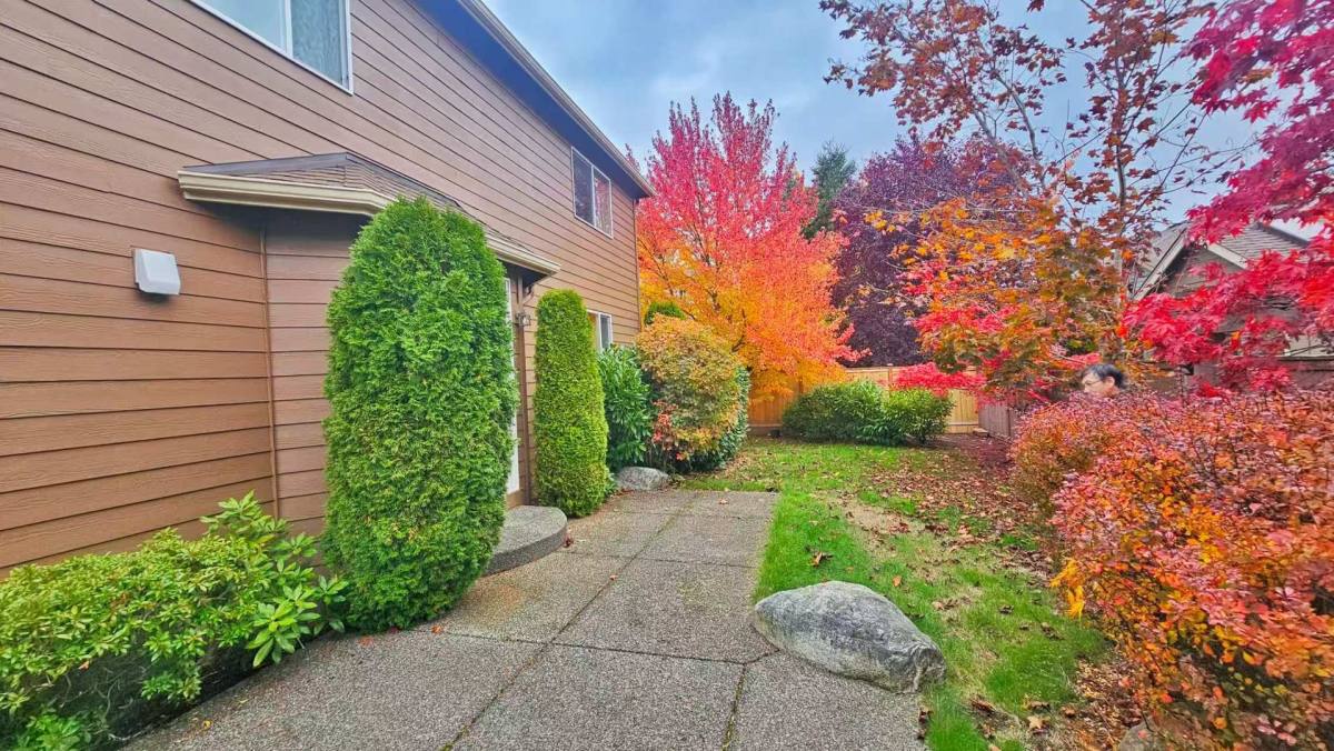 House for rent at 10844 Muirwood Way NE, Redmond, WA 98053
