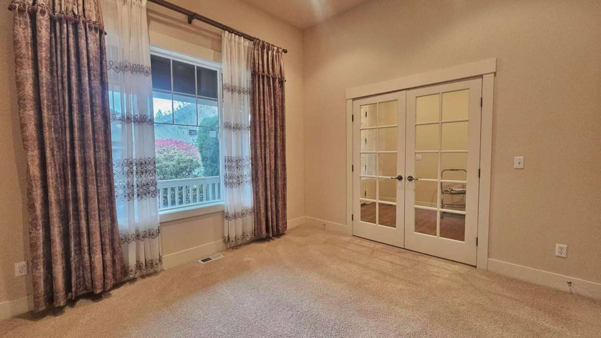 House for rent at 10844 Muirwood Way NE, Redmond, WA 98053