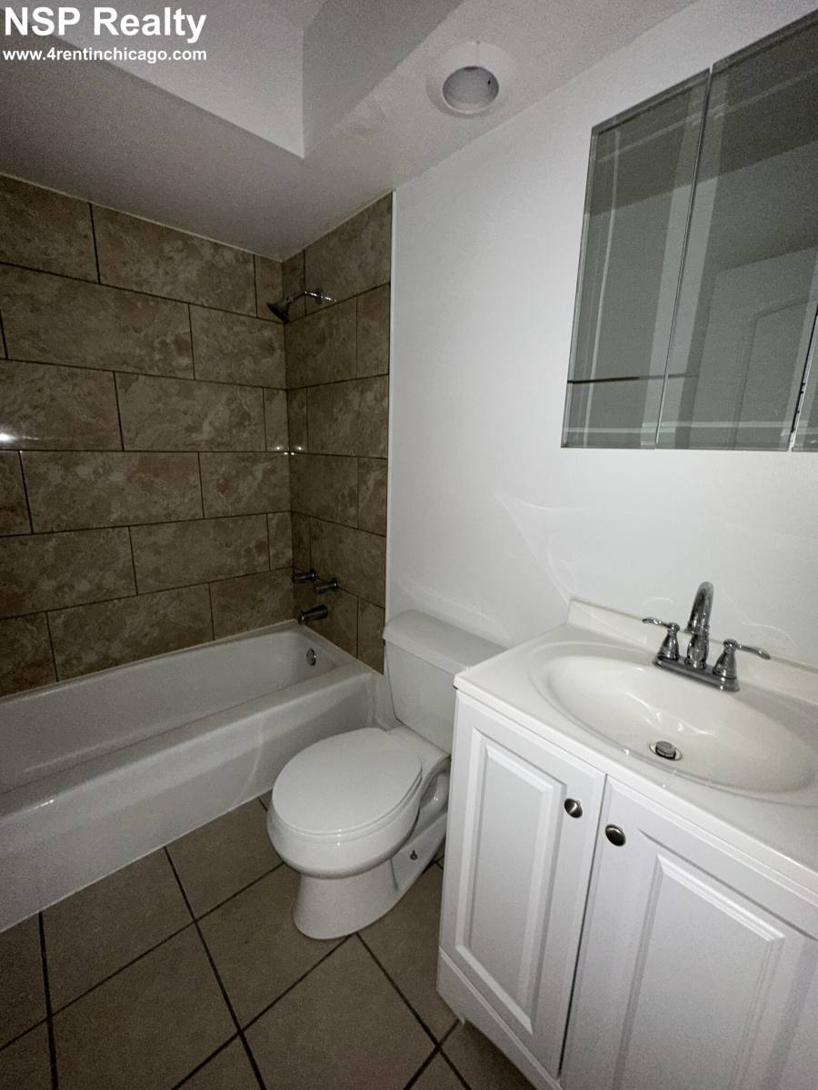 Apartment for rent at 6830 N Sheridan #352, Chicago, IL 60626