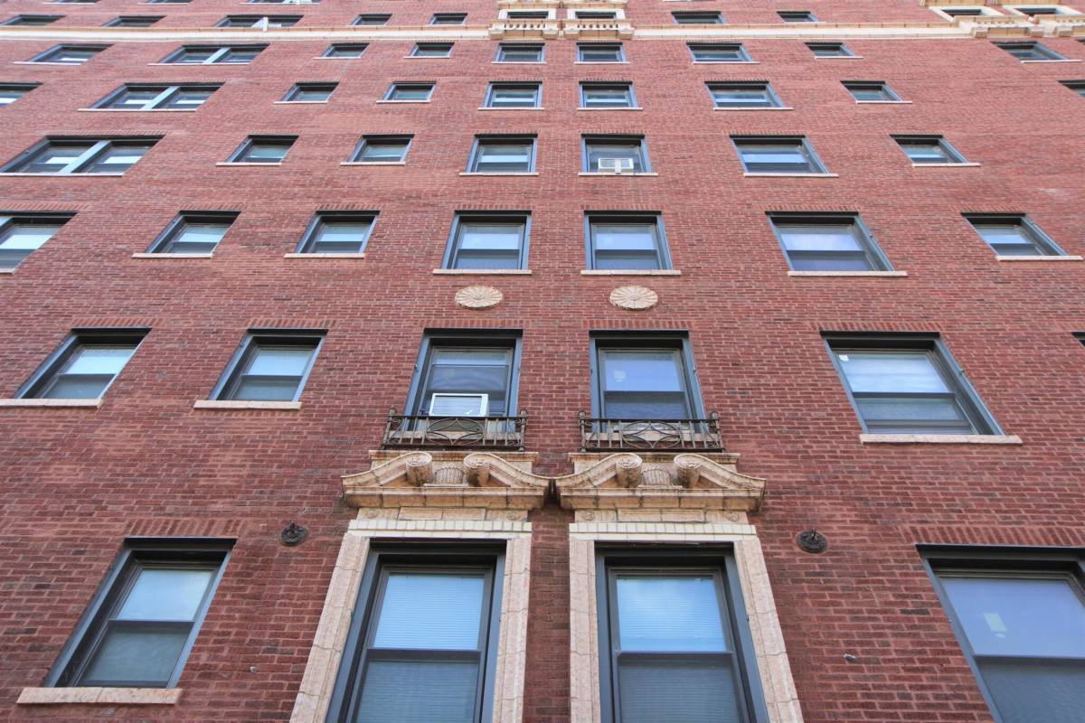 Apartment for rent at 1061 W Rosemont #602, Chicago, IL 60660