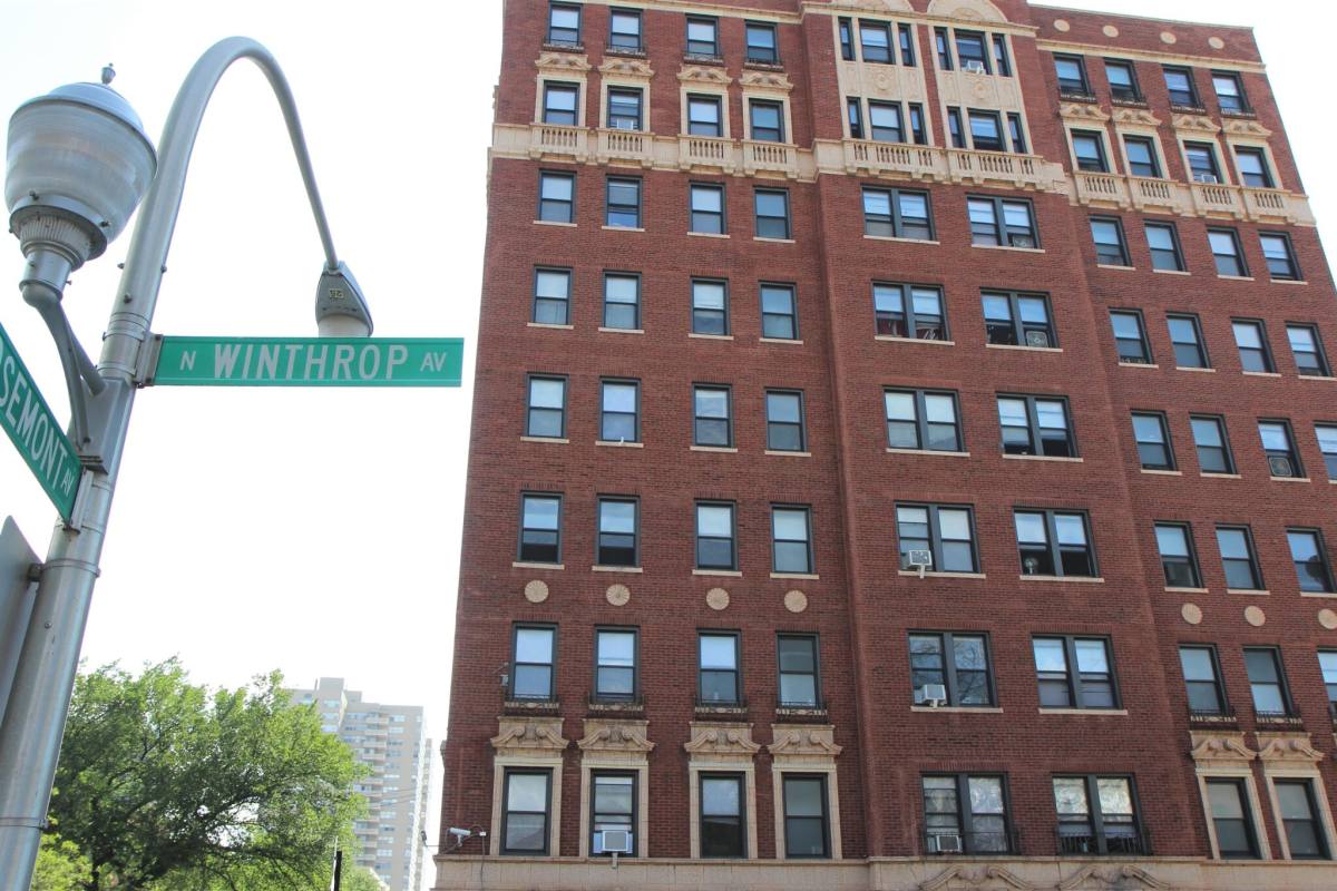 Apartment for rent at 1061 W Rosemont #602, Chicago, IL 60660