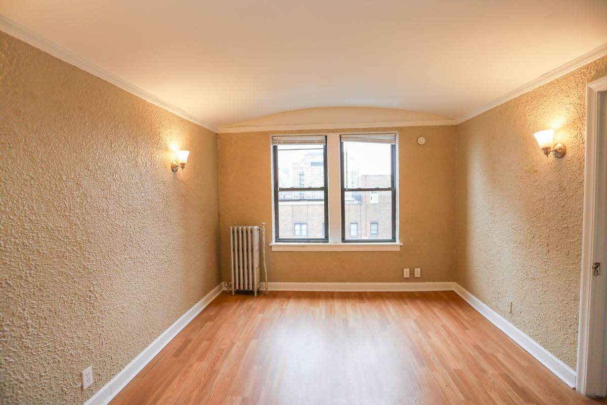 Apartment for rent at 1061 W Rosemont #602, Chicago, IL 60660