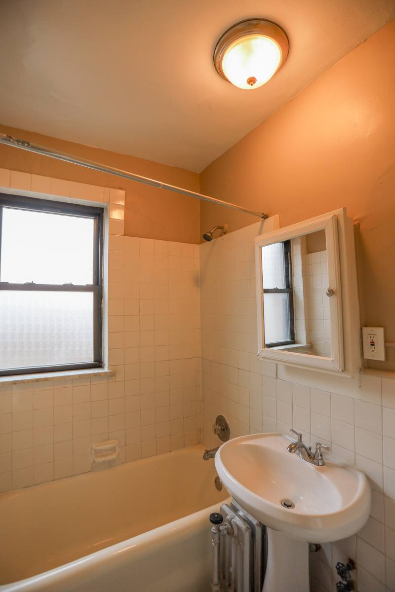 Apartment for rent at 1061 W Rosemont #602, Chicago, IL 60660