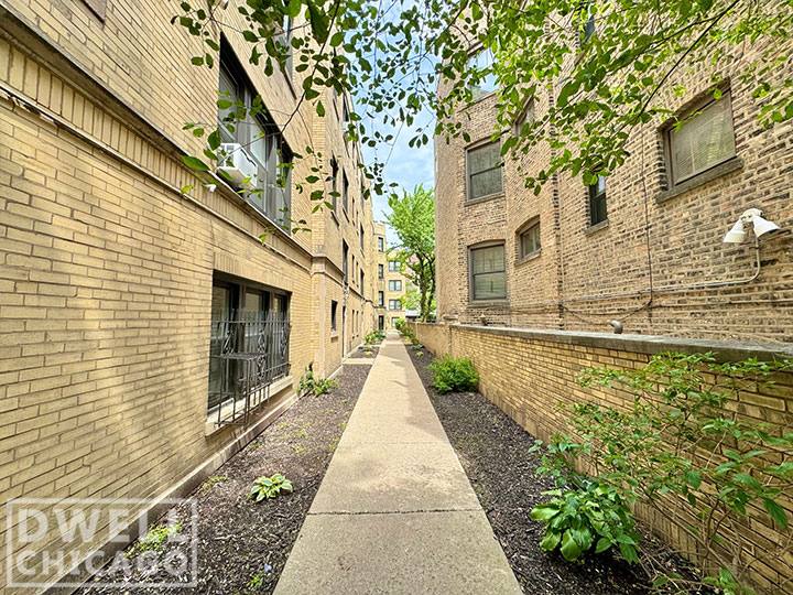 Apartment for rent at 646 W Roscoe, Chicago, IL 60657