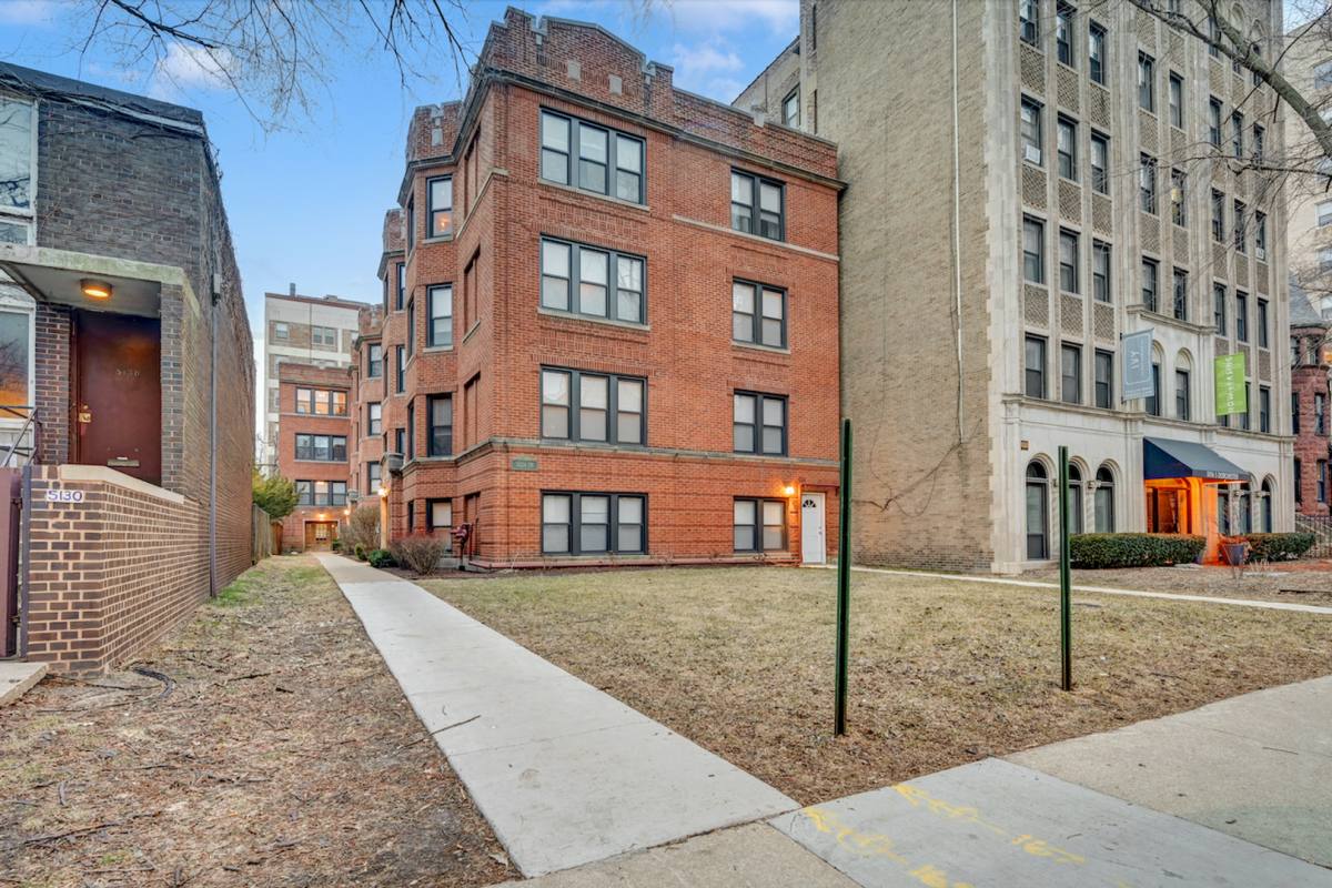 Apartment for rent at 5126 S Dorchester Ave #2W, Chicago, IL 60615