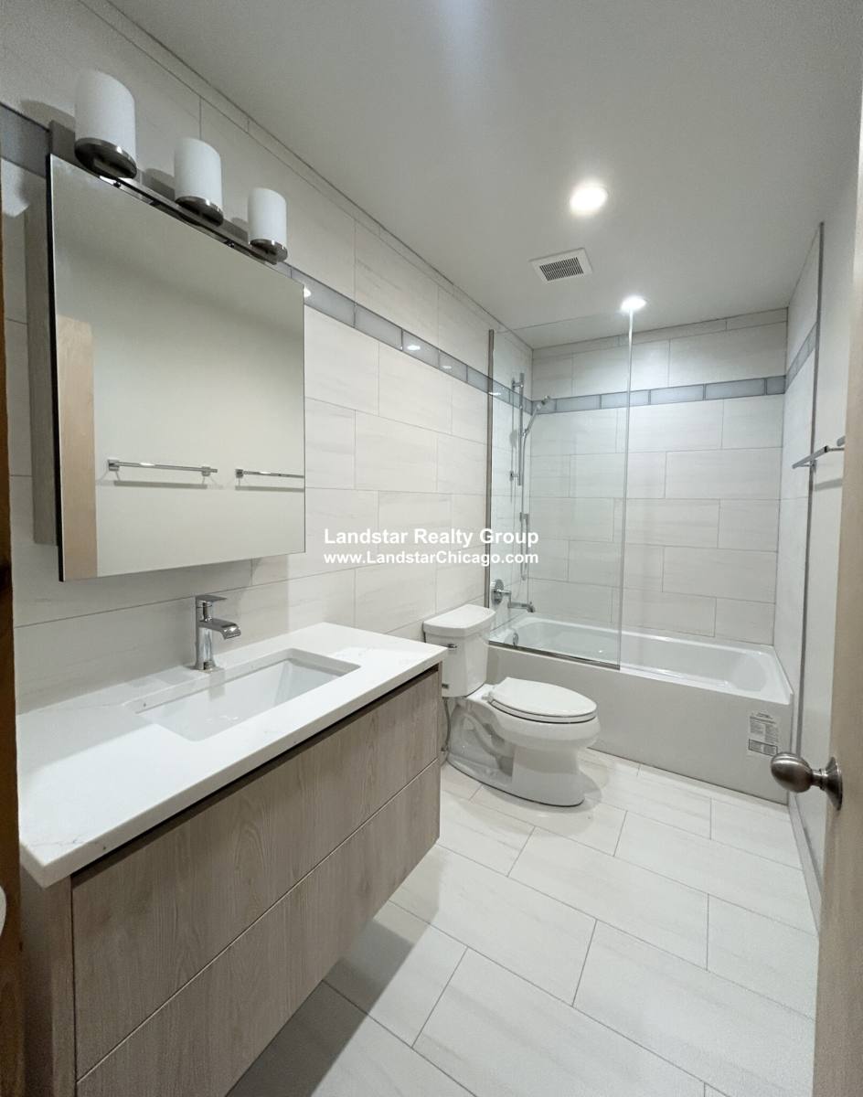 Apartment for rent at 4611 S Ellis Ave, Chicago, IL 60653