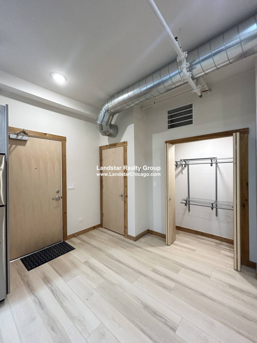 Apartment for rent at 4611 S Ellis Ave, Chicago, IL 60653