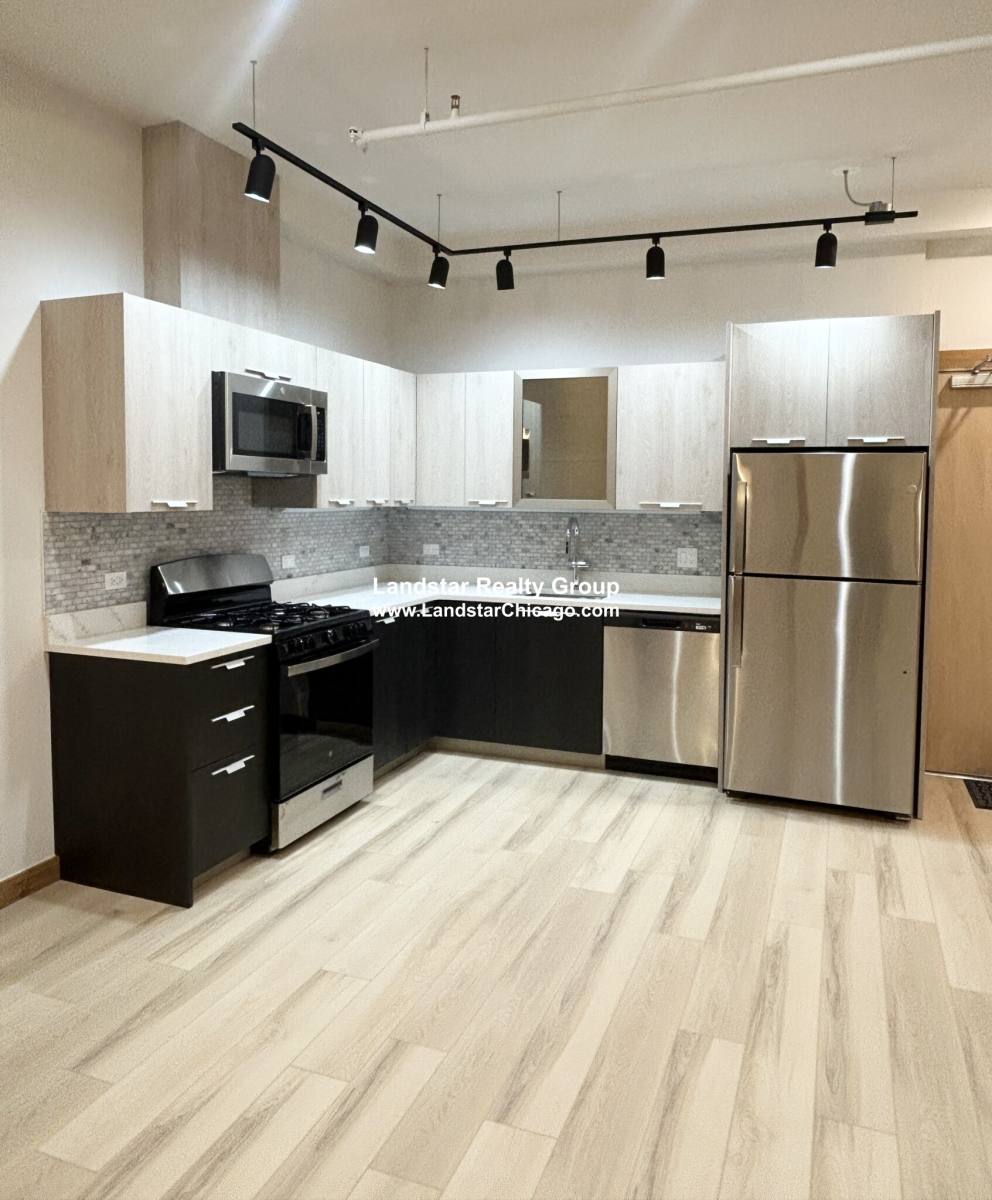 Apartment for rent at 4611 S Ellis Ave, Chicago, IL 60653