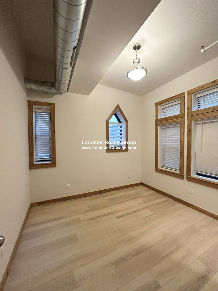 Apartment for rent at 4611 S Ellis Ave, Chicago, IL 60653