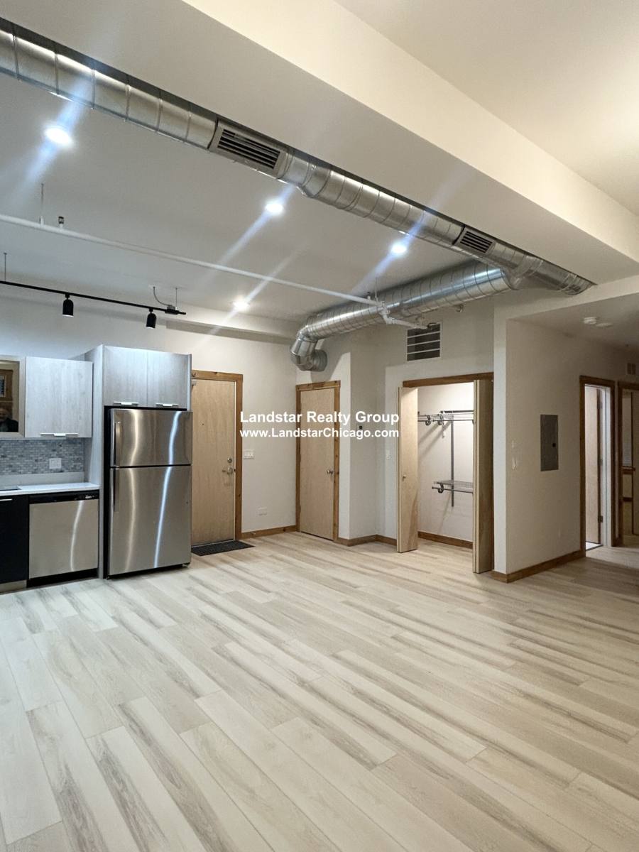 Apartment for rent at 4611 S Ellis Ave, Chicago, IL 60653