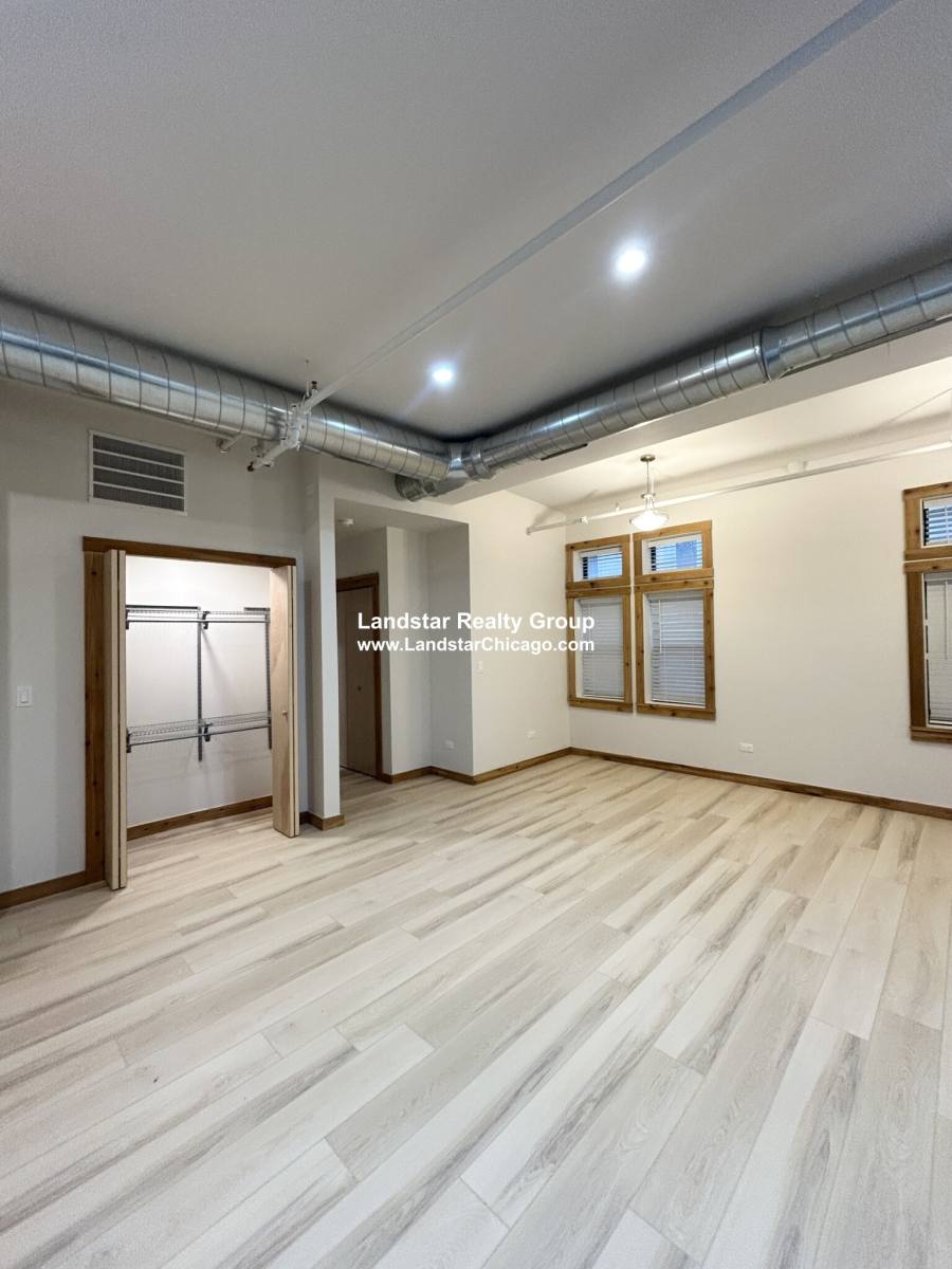 Apartment for rent at 4611 S Ellis Ave, Chicago, IL 60653