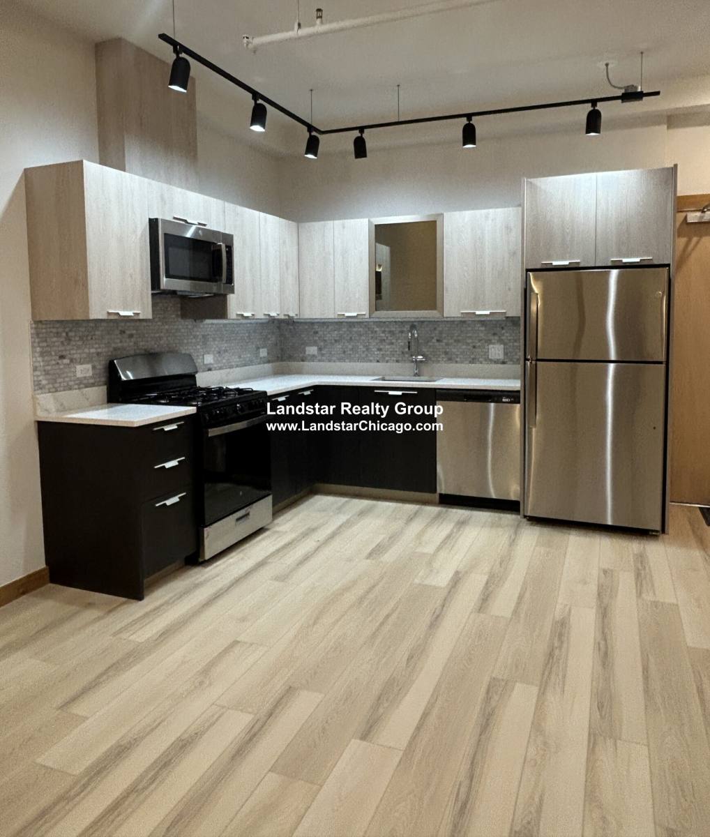 Apartment for rent at 4611 S Ellis Ave, Chicago, IL 60653