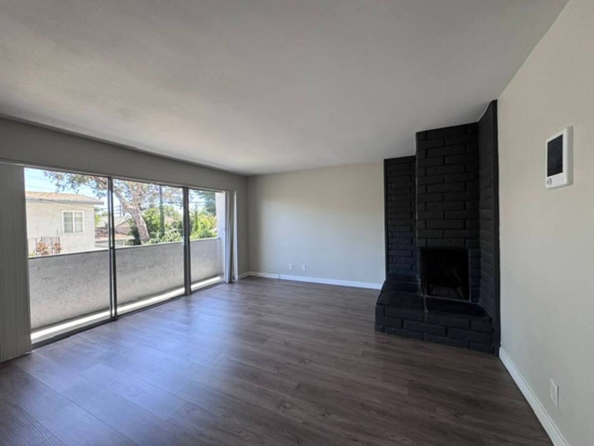 Apartment for rent at 425 Coronado Ave, Long Beach, CA 90814