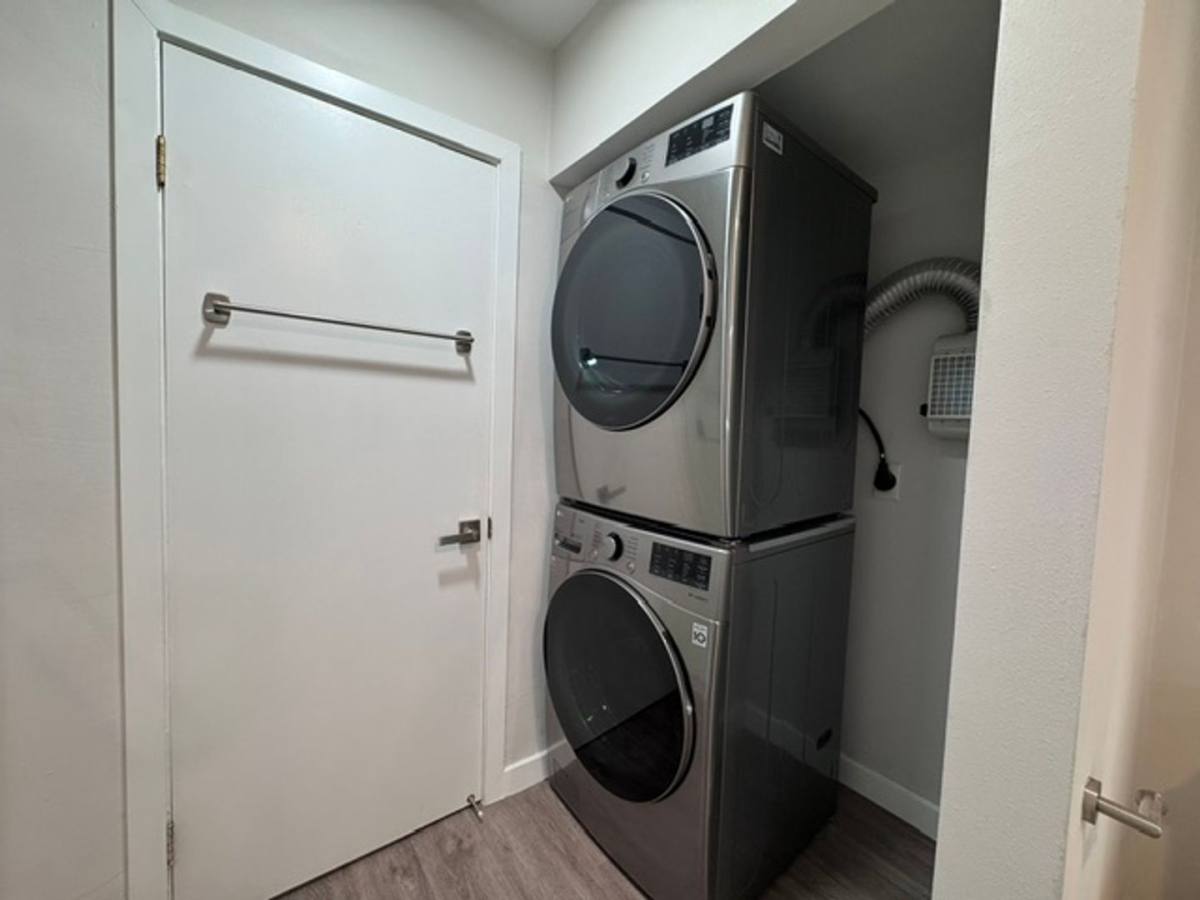 Apartment for rent at 425 Coronado Ave, Long Beach, CA 90814