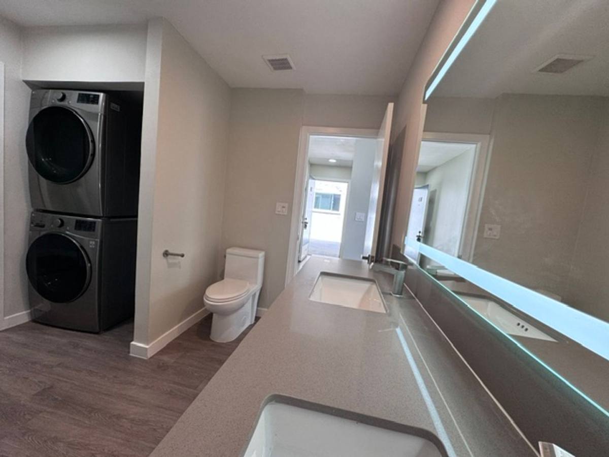Apartment for rent at 425 Coronado Ave, Long Beach, CA 90814