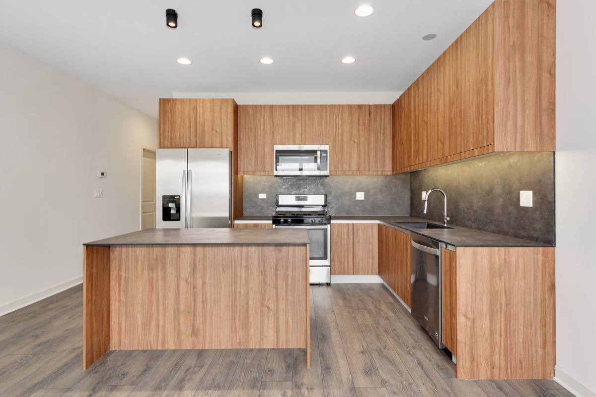 Apartment for rent at 2824 W Van Buren St #201, Chicago, IL 60612
