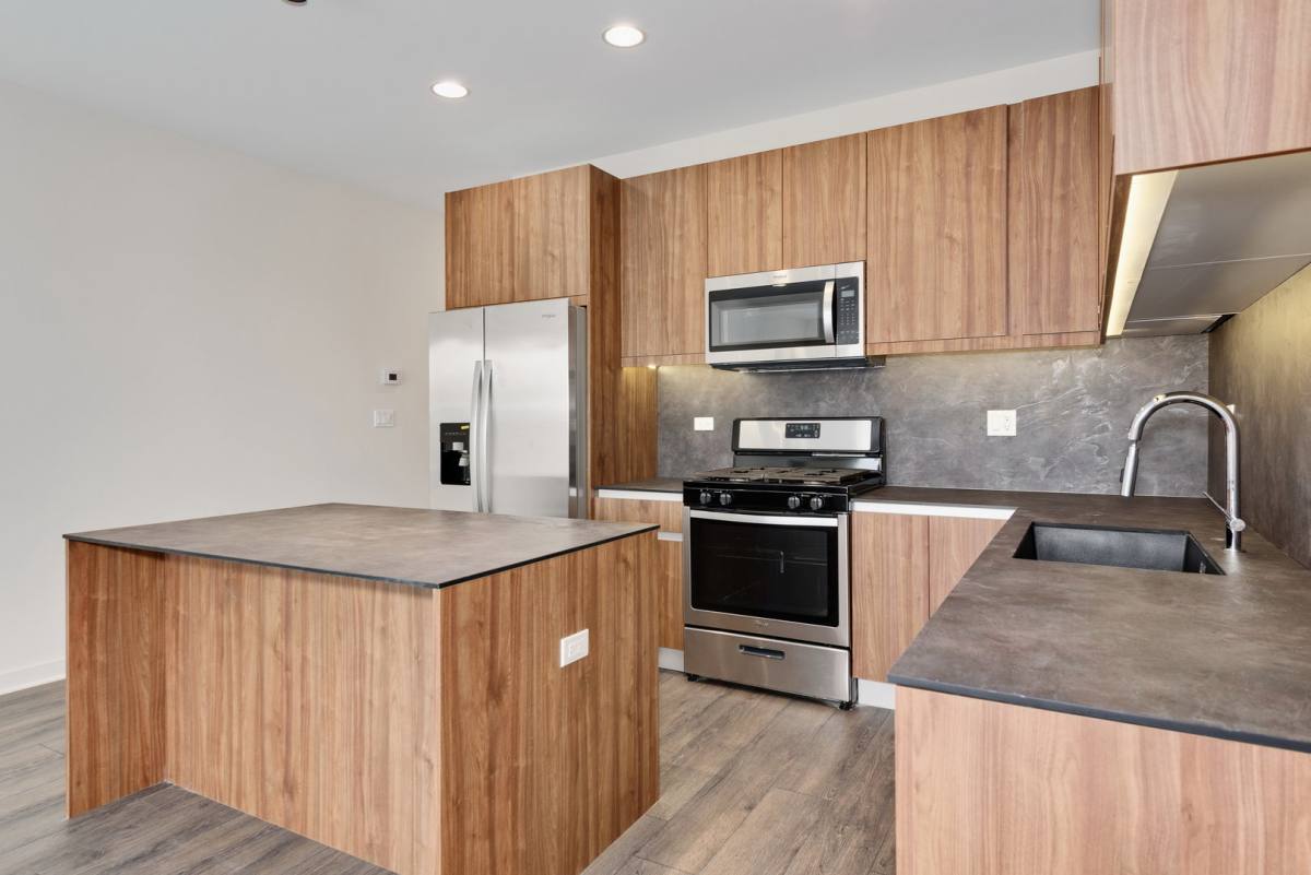 Apartment for rent at 2824 W Van Buren St #201, Chicago, IL 60612