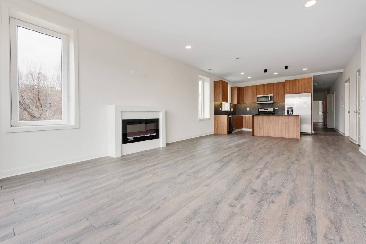 Apartment for rent at 2824 W Van Buren St #201, Chicago, IL 60612