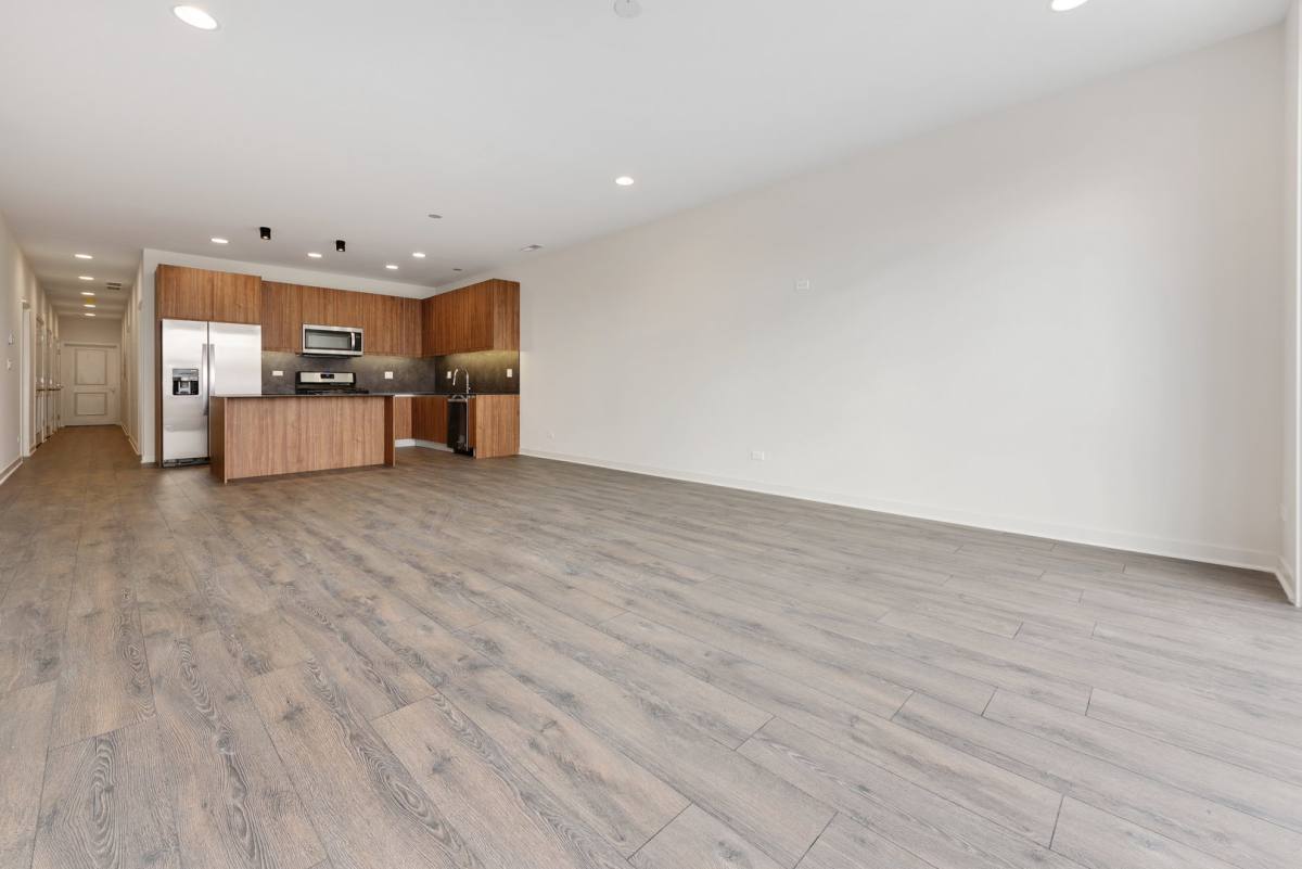 Apartment for rent at 2824 W Van Buren St #201, Chicago, IL 60612