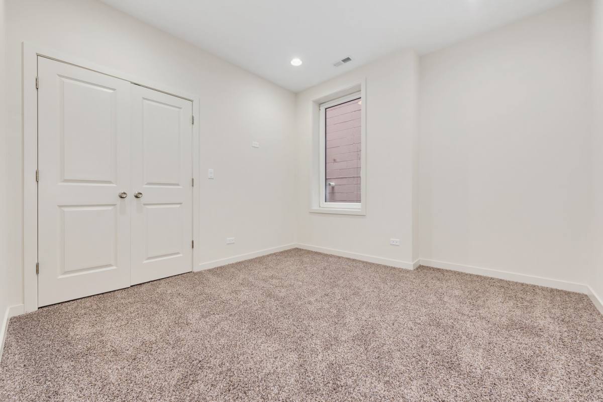 Apartment for rent at 2824 W Van Buren St #201, Chicago, IL 60612