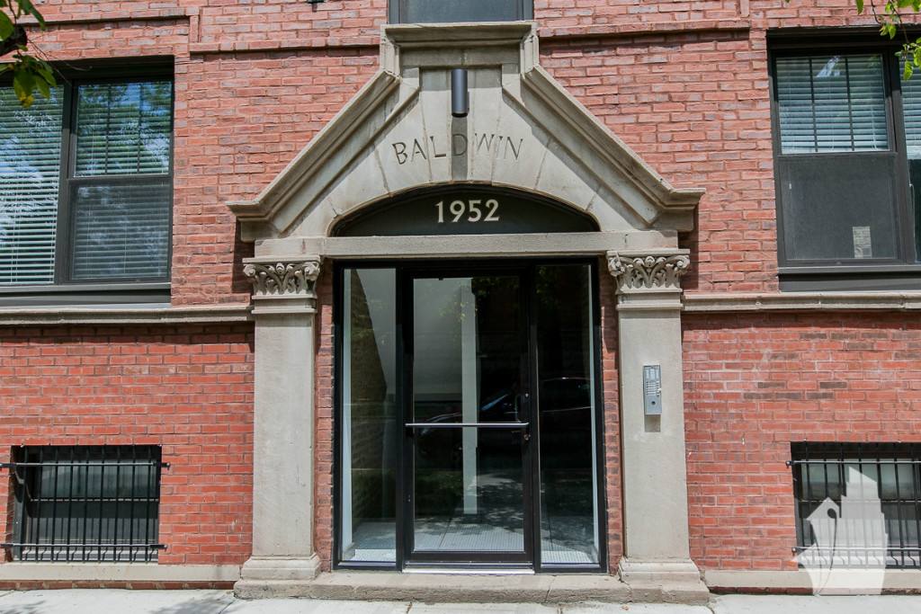 Apartment for rent at 1952 W Nelson St, Chicago, IL 60657