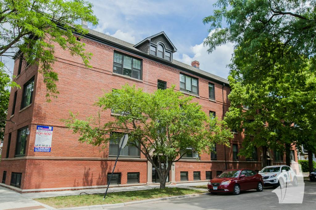Apartment for rent at 1952 W Nelson St, Chicago, IL 60657