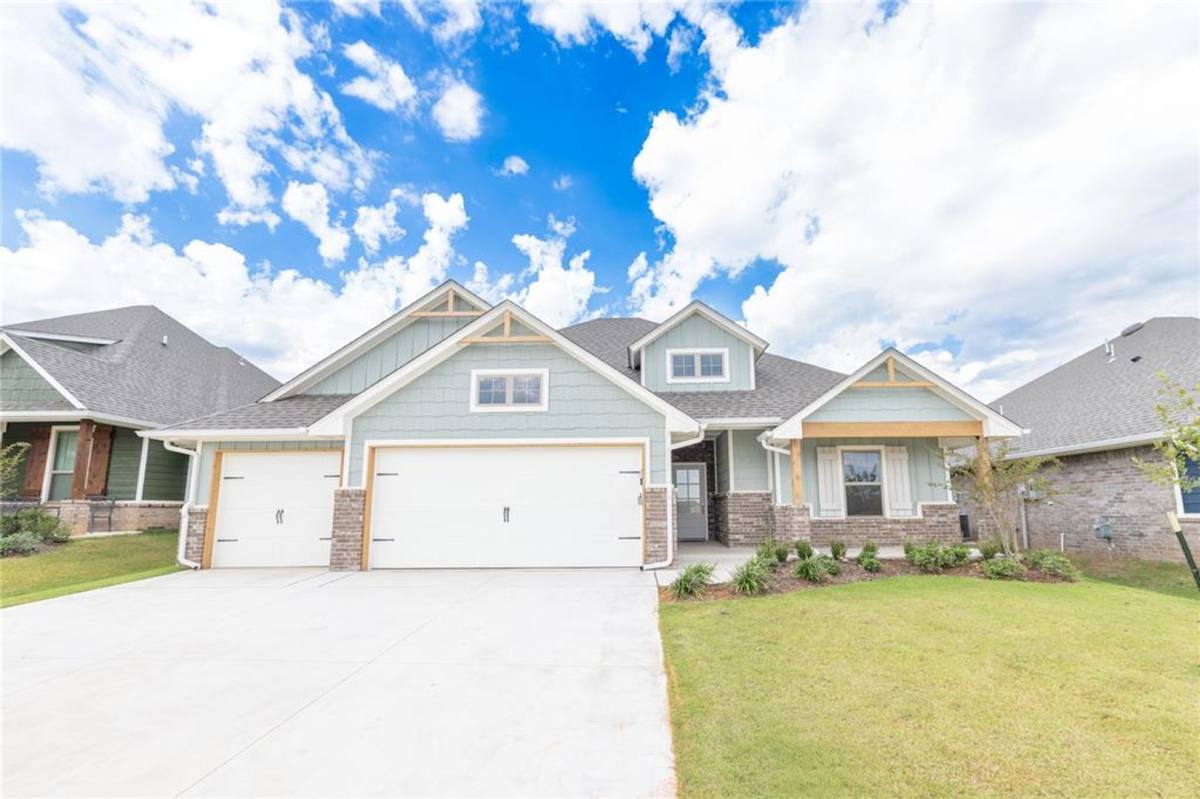House for rent at 13129 NE 8th St, Choctaw, OK 73020