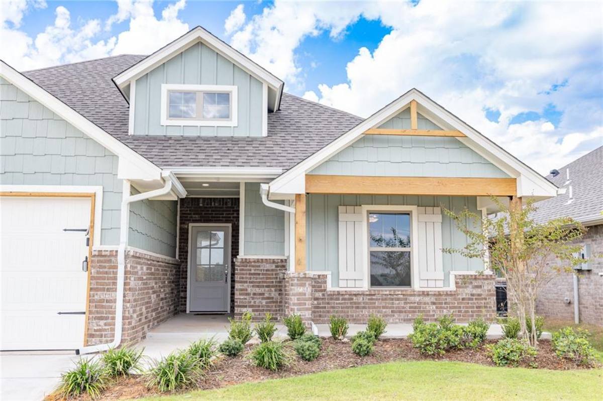 House for rent at 13129 NE 8th St, Choctaw, OK 73020