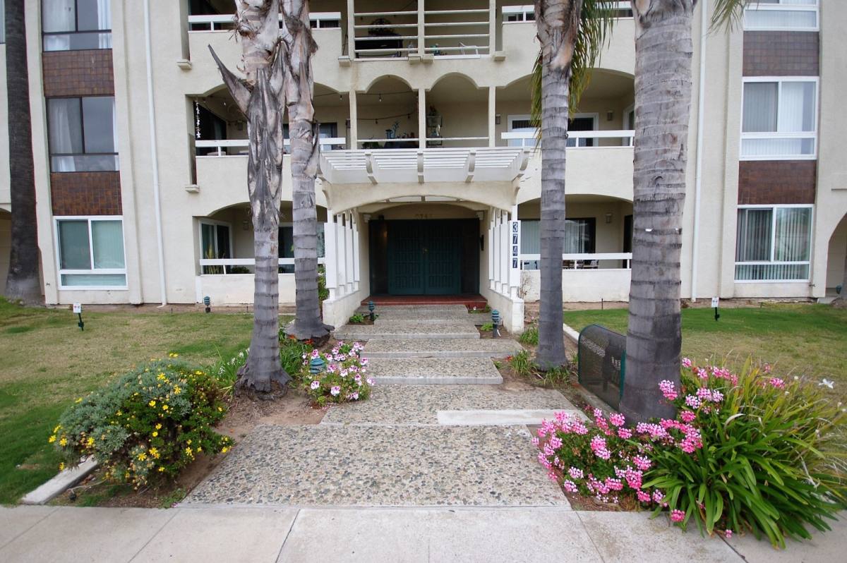 Condo for rent at 3747 Yosemite St, San Diego, CA 92109