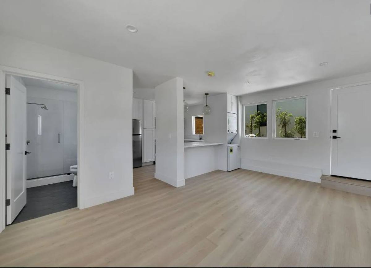 Apartment for rent at 2224 Oak St, Santa Monica, CA 90405
