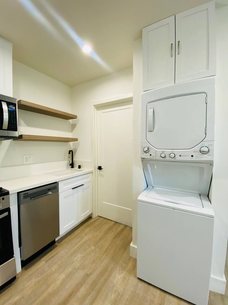 Apartment for rent at 2224 Oak St, Santa Monica, CA 90405