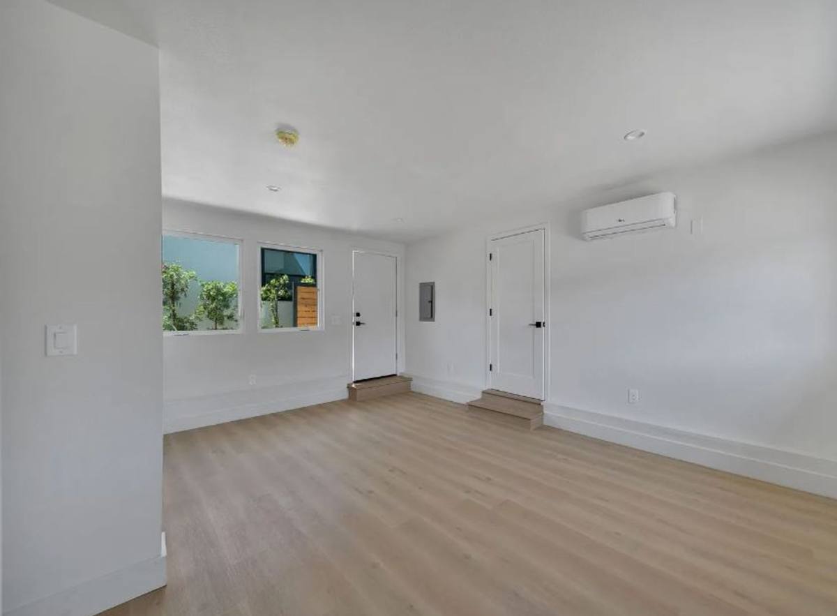 Apartment for rent at 2224 Oak St, Santa Monica, CA 90405