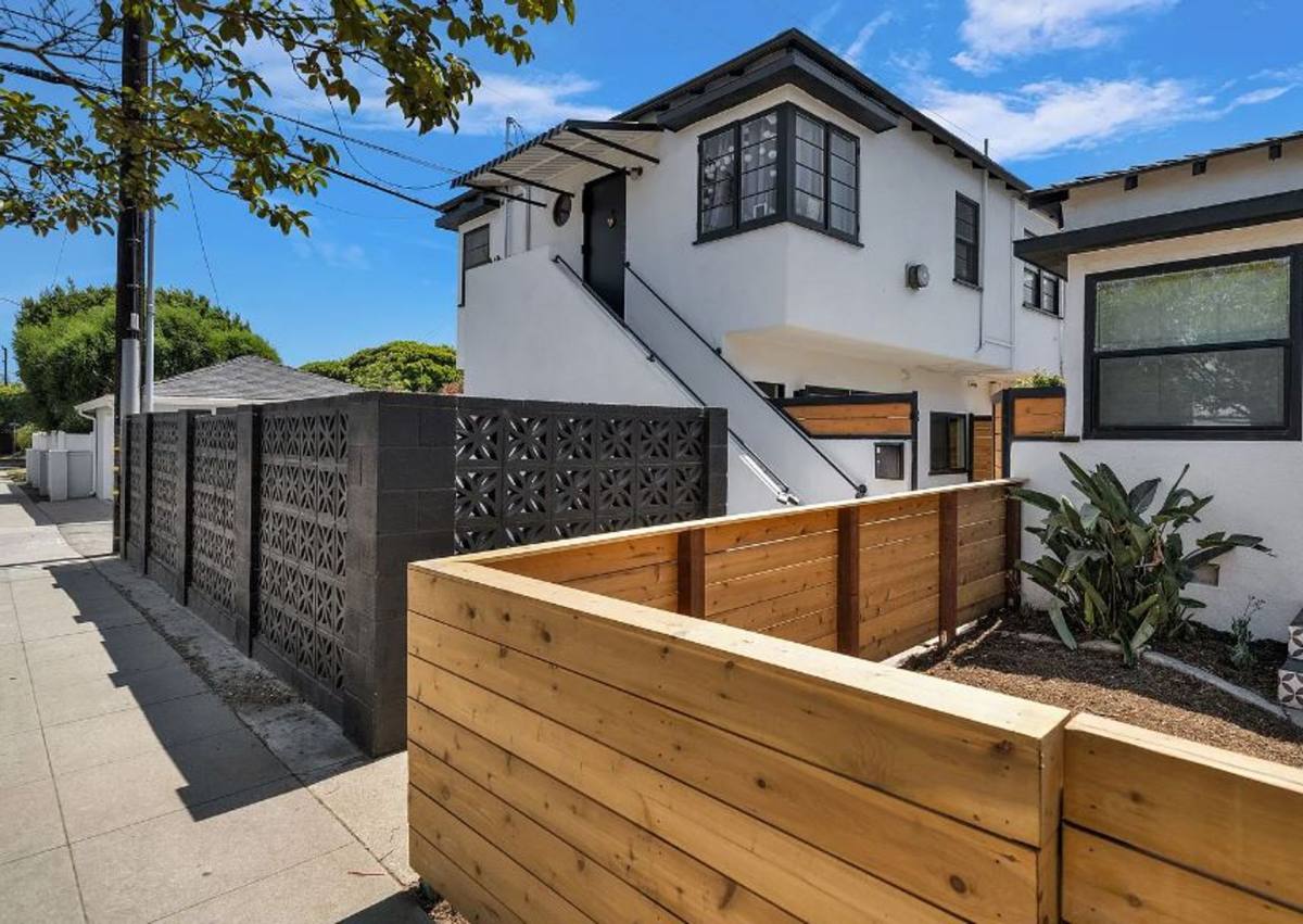 Apartment for rent at 2224 Oak St, Santa Monica, CA 90405