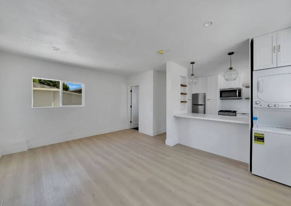 Apartment for rent at 2224 Oak St, Santa Monica, CA 90405