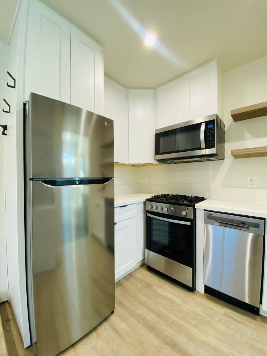 Apartment for rent at 2224 Oak St, Santa Monica, CA 90405