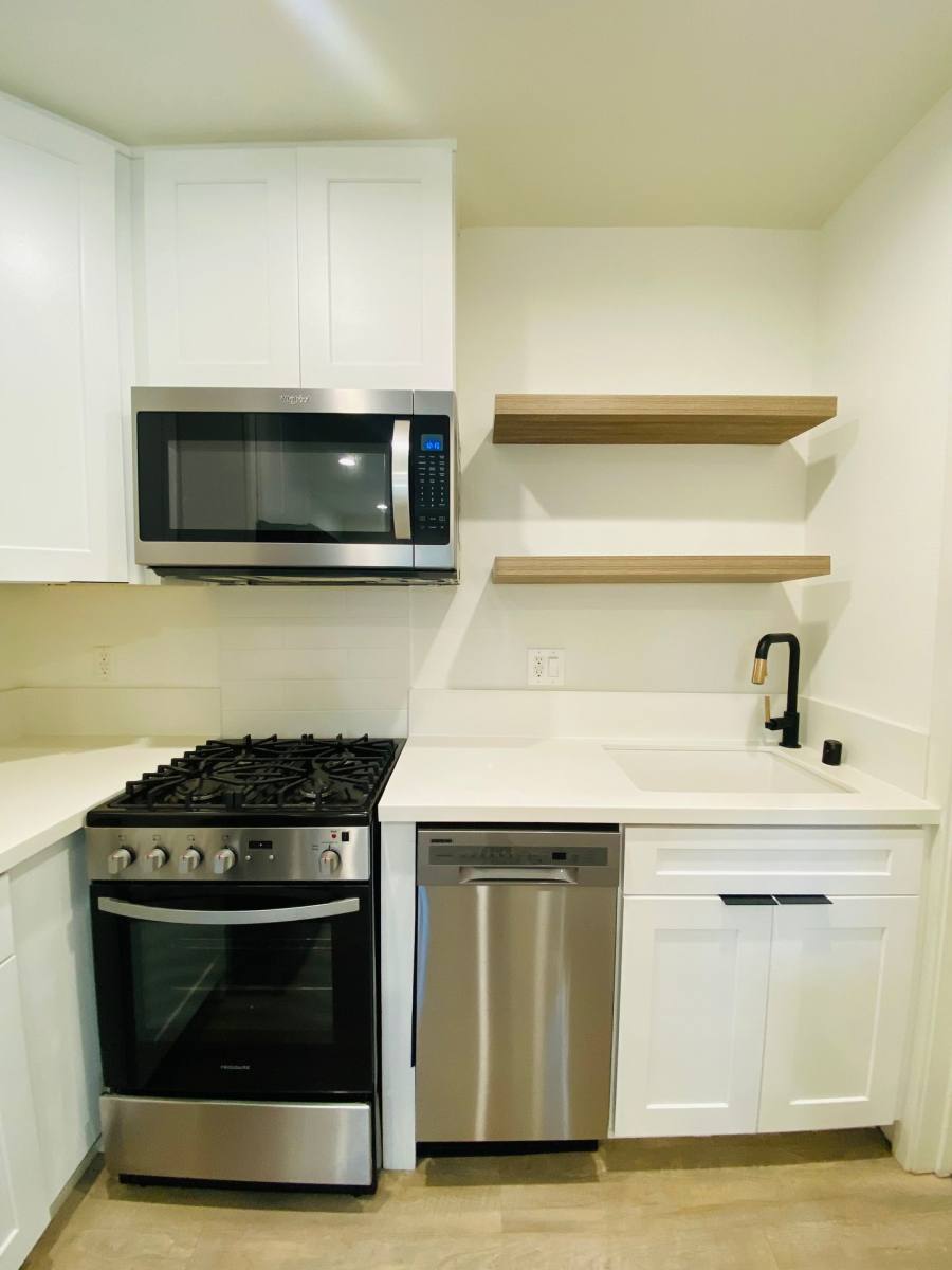 Apartment for rent at 2224 Oak St, Santa Monica, CA 90405