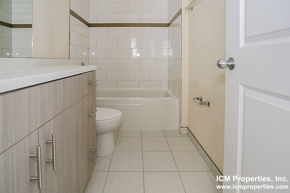 Apartment for rent at 3709 N Wilton Ave #3, Chicago, IL 60613