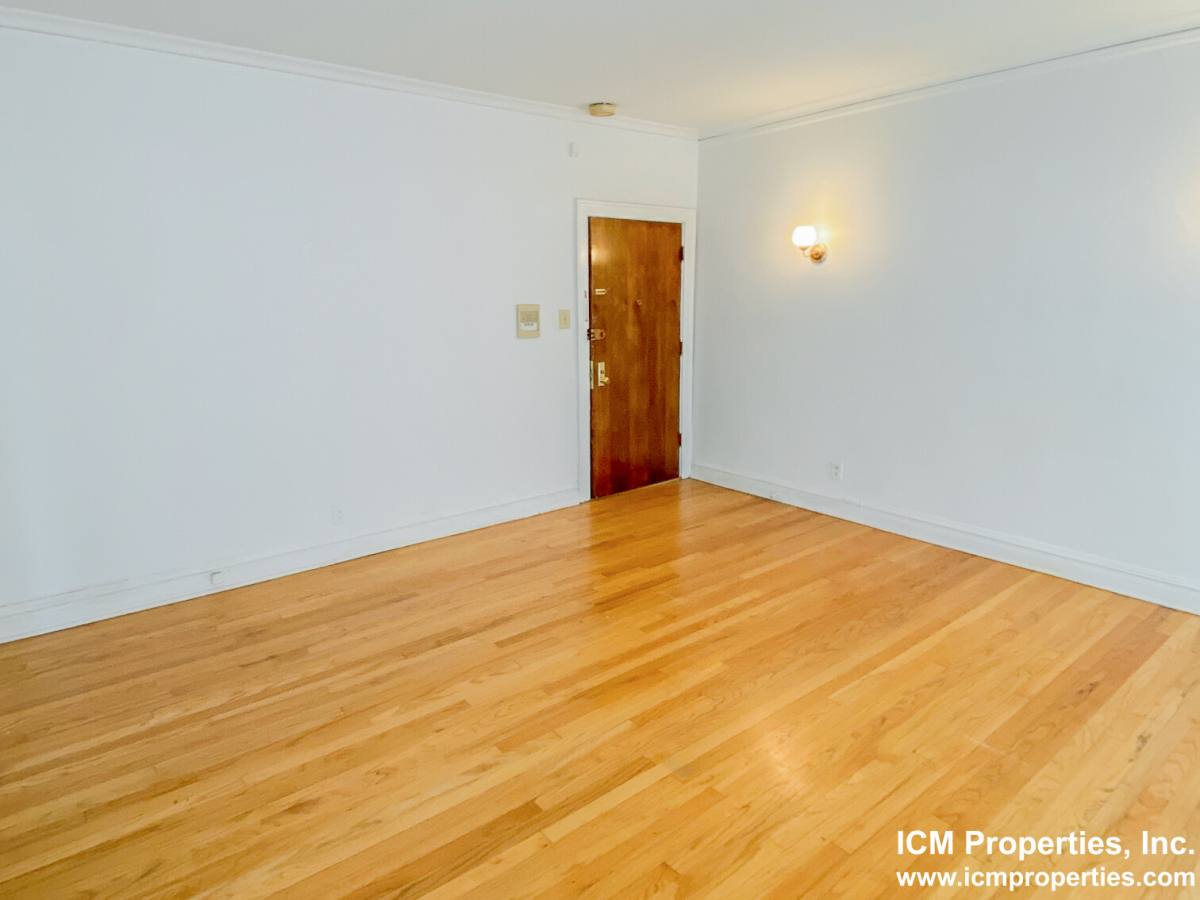 Apartment for rent at 428 W Surf St #432-211 Fp, Chicago, IL 60657