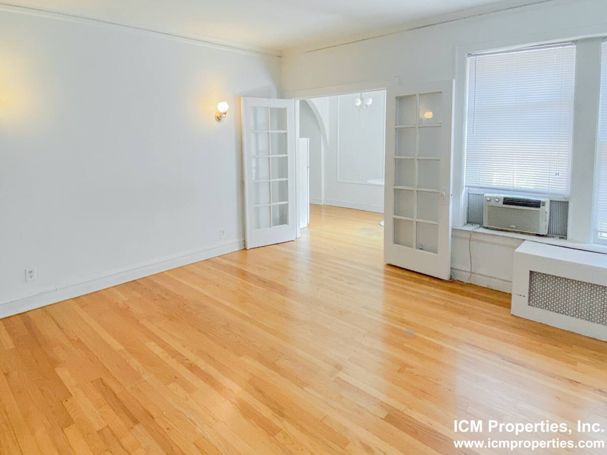 Apartment for rent at 428 W Surf St #432-211 Fp, Chicago, IL 60657