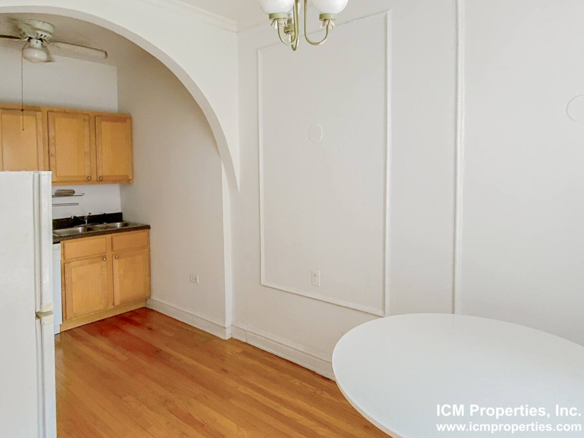Apartment for rent at 428 W Surf St #432-211 Fp, Chicago, IL 60657