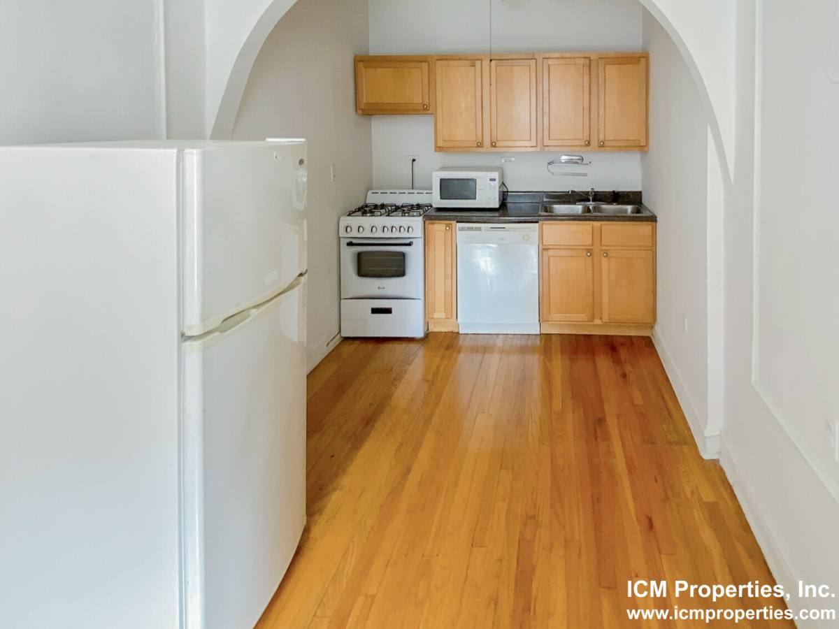 Apartment for rent at 428 W Surf St #432-211 Fp, Chicago, IL 60657