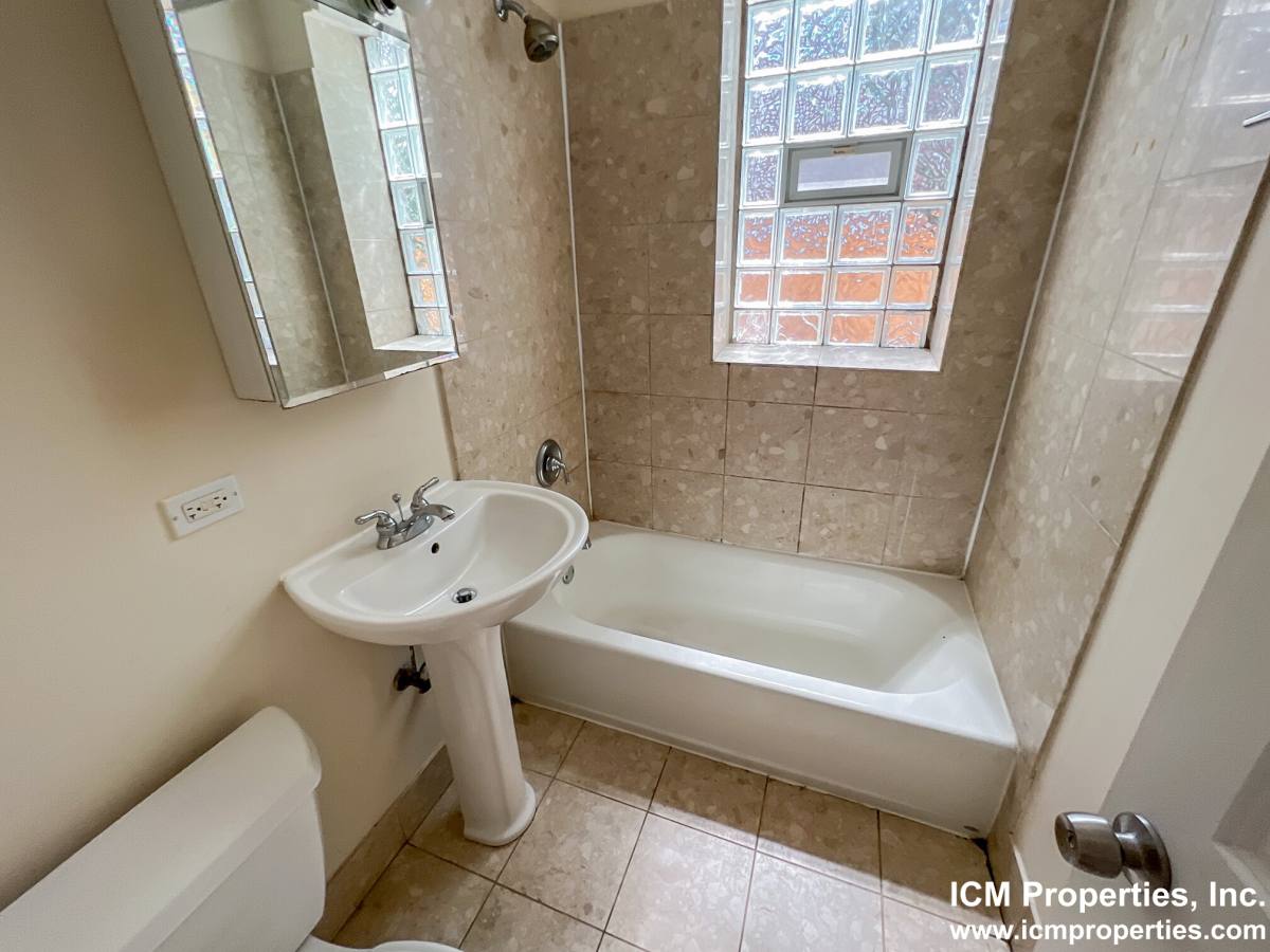 Apartment for rent at 1210 W Waveland #1214WAV1, Chicago, IL 60613