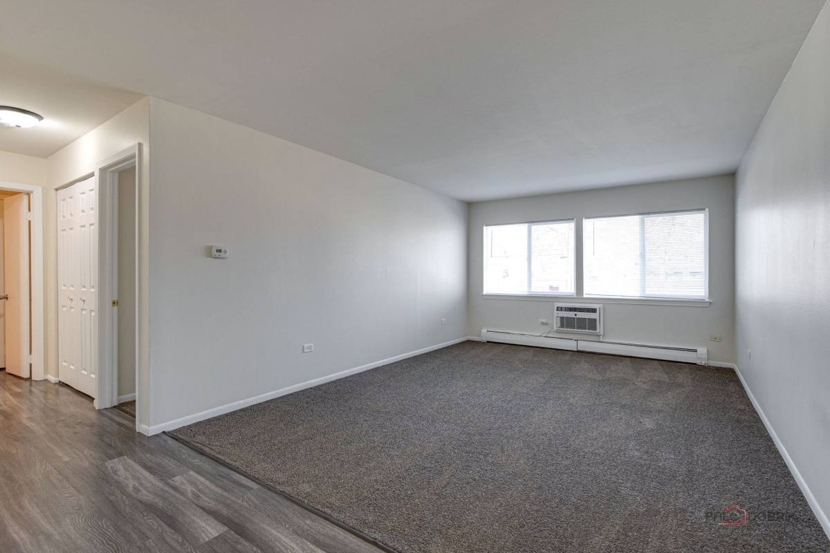 Apartment for rent at 550 Deepwoods Dr, Mundelein, IL 60060